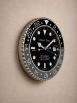 Bruce Wayne — Wanduhr Riviera Time